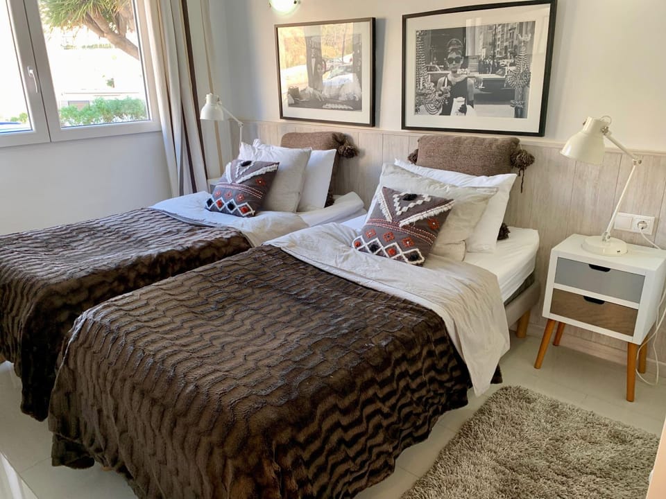 Living room, Bedroom