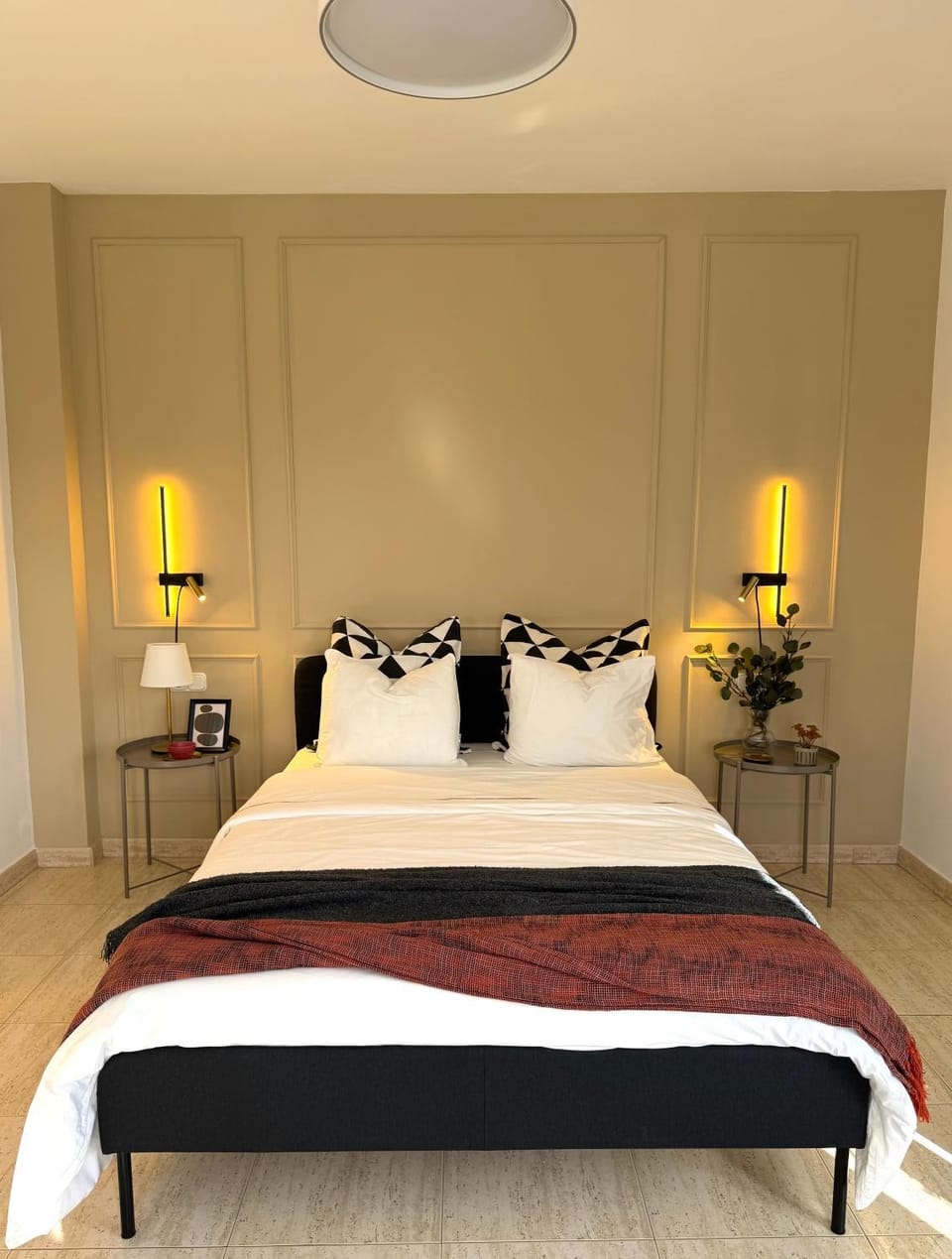 Bed, Photo of the whole room, Bedroom