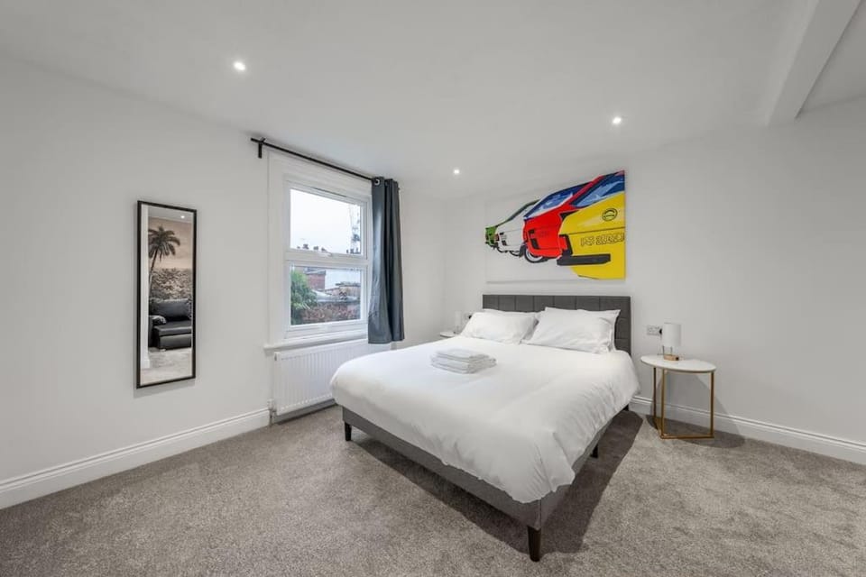 Brand New Cricklewood Zone 2 Modern Home House in London