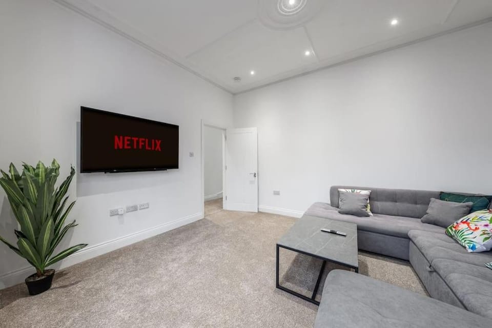 Brand New Cricklewood Zone 2 Modern Home House in London