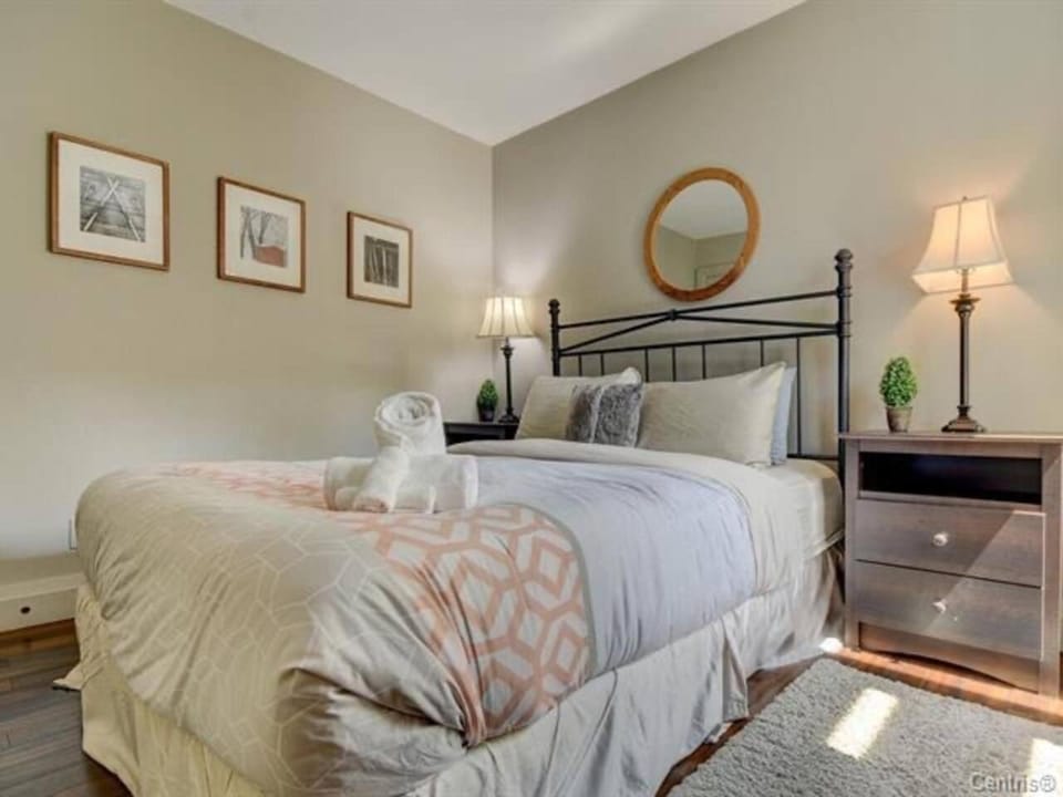 Charming Condo in the Mont Tremblant Ski Village Apartment in Mont-Tremblant