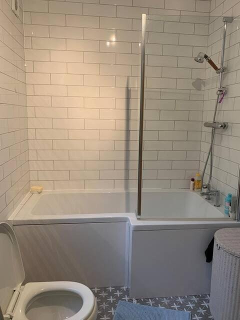 Lynne's Place Room 1 Vacation rental in Carmarthen