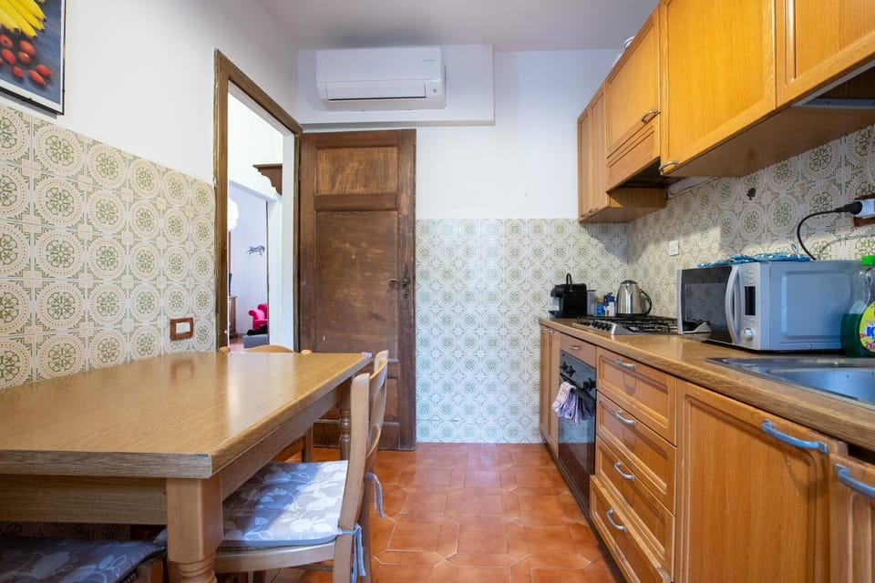 Kitchen or kitchenette, Dining area, minibar, oven, pet friendly, stove, toaster
