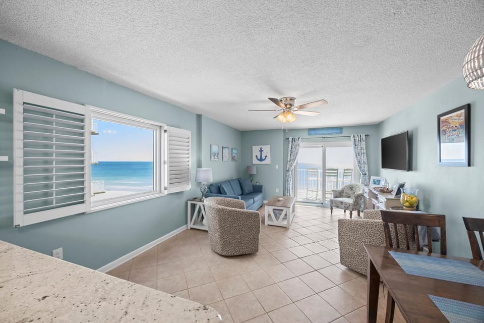 Westwind 701 House in West Beach