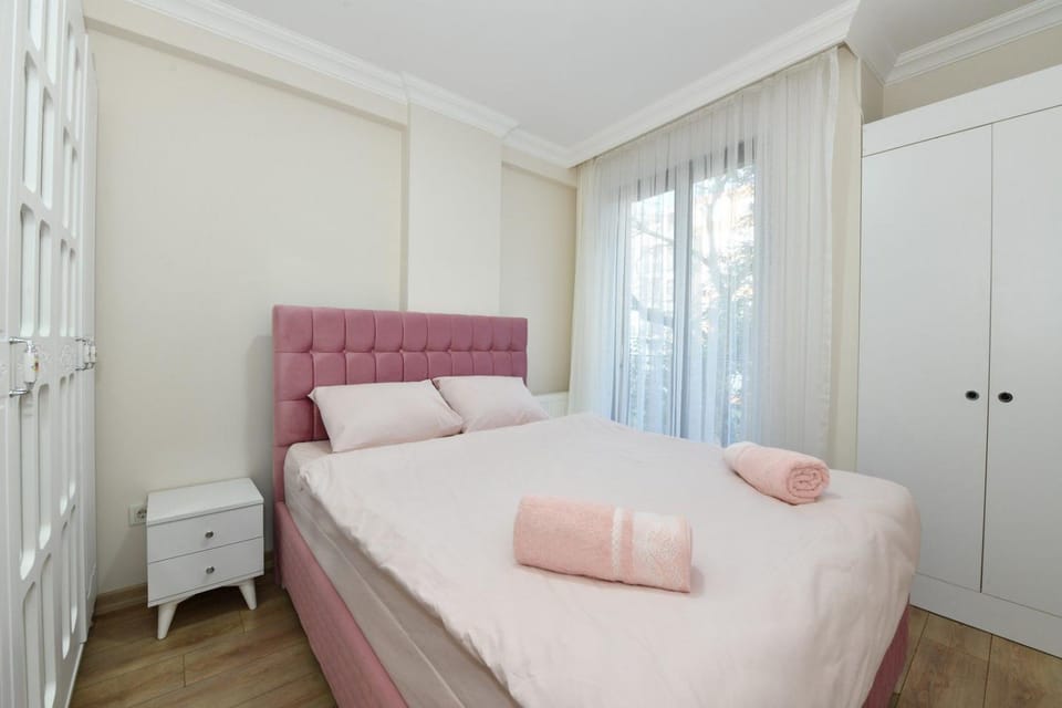 Bed, Bedroom, towels, wardrobe