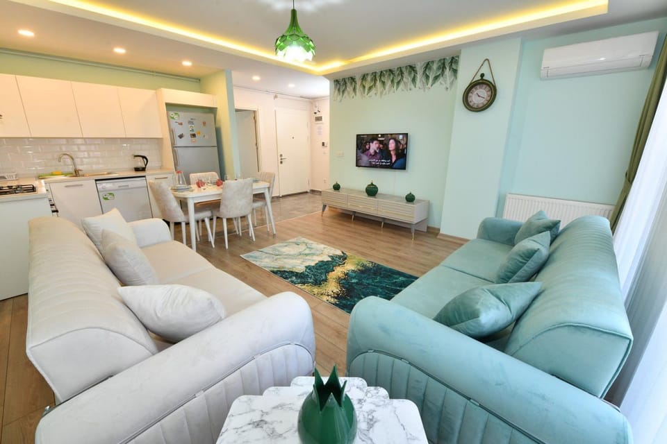 TV and multimedia, Kitchen or kitchenette, Living room, Seating area, Dining area