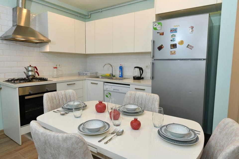 Kitchen or kitchenette, Dining area, stove