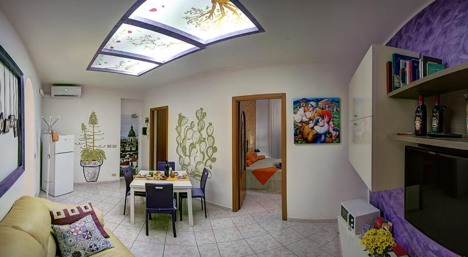 Communal lounge/ TV room, Living room, Dining area