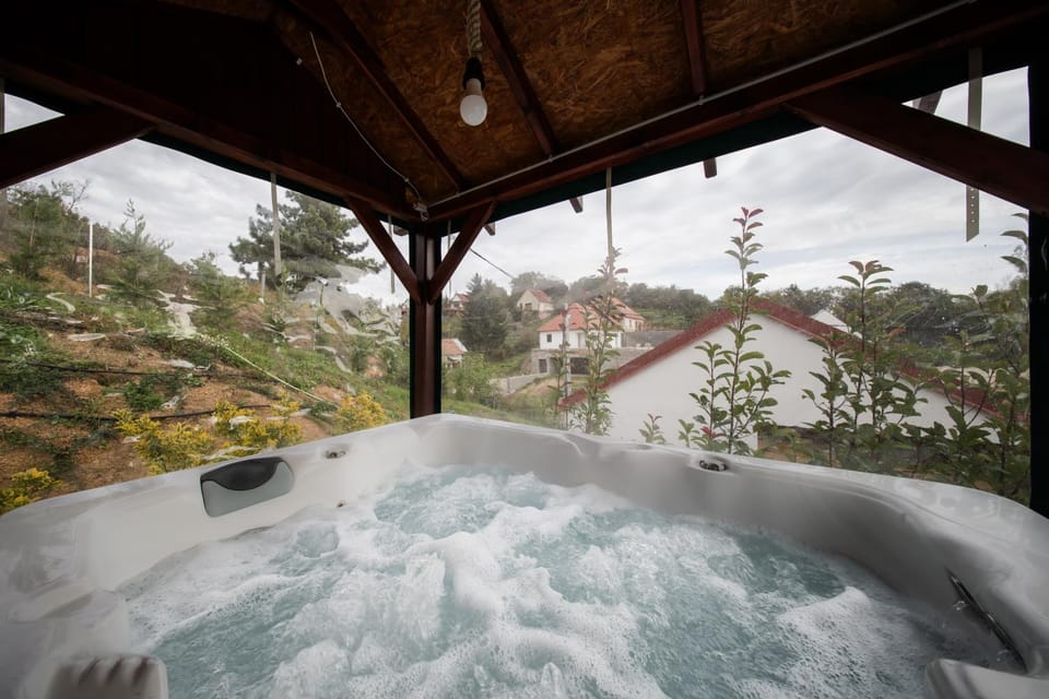 Sukorose Jacuzzis Vendégház Apartment in Hungary