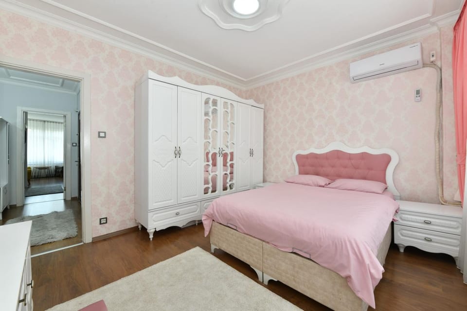 Bed, Photo of the whole room, Bedroom, wardrobe, air conditioner