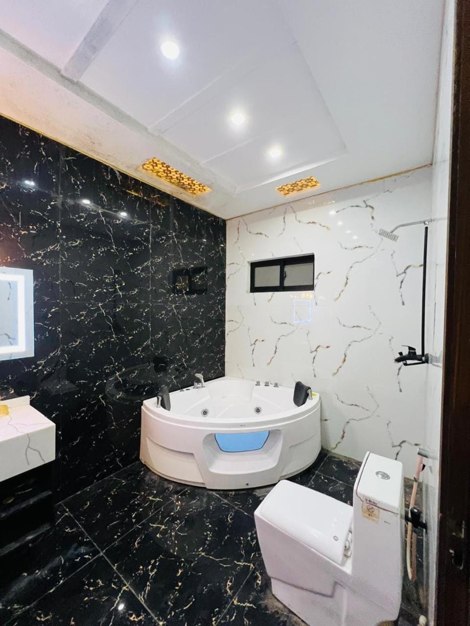 Paragon Apartments Apartment in Punjab