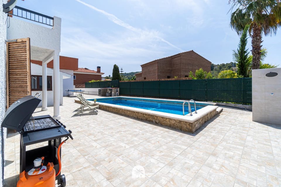Swimming pool, Swimming pool
