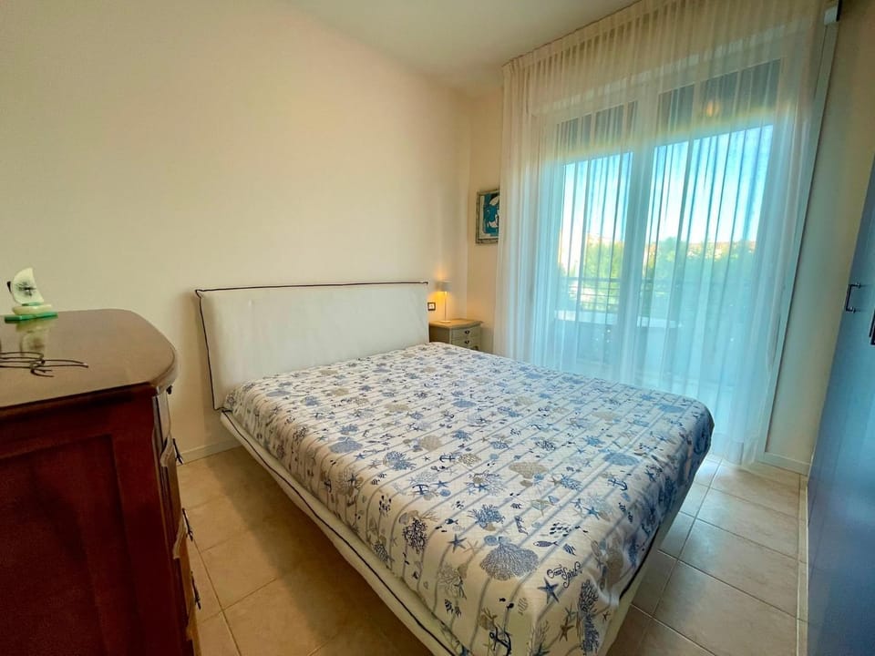 Bed, Decorative detail, Bedroom