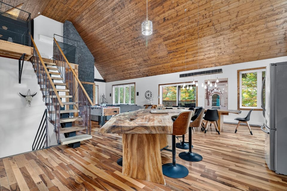 Villa Nature Luxe Chalet Lake Access Private Spa Chalet in Quebec