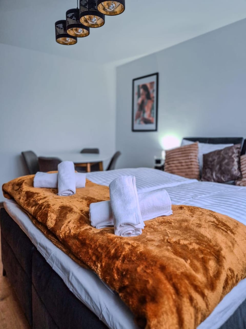 Bed, Bedroom, towels
