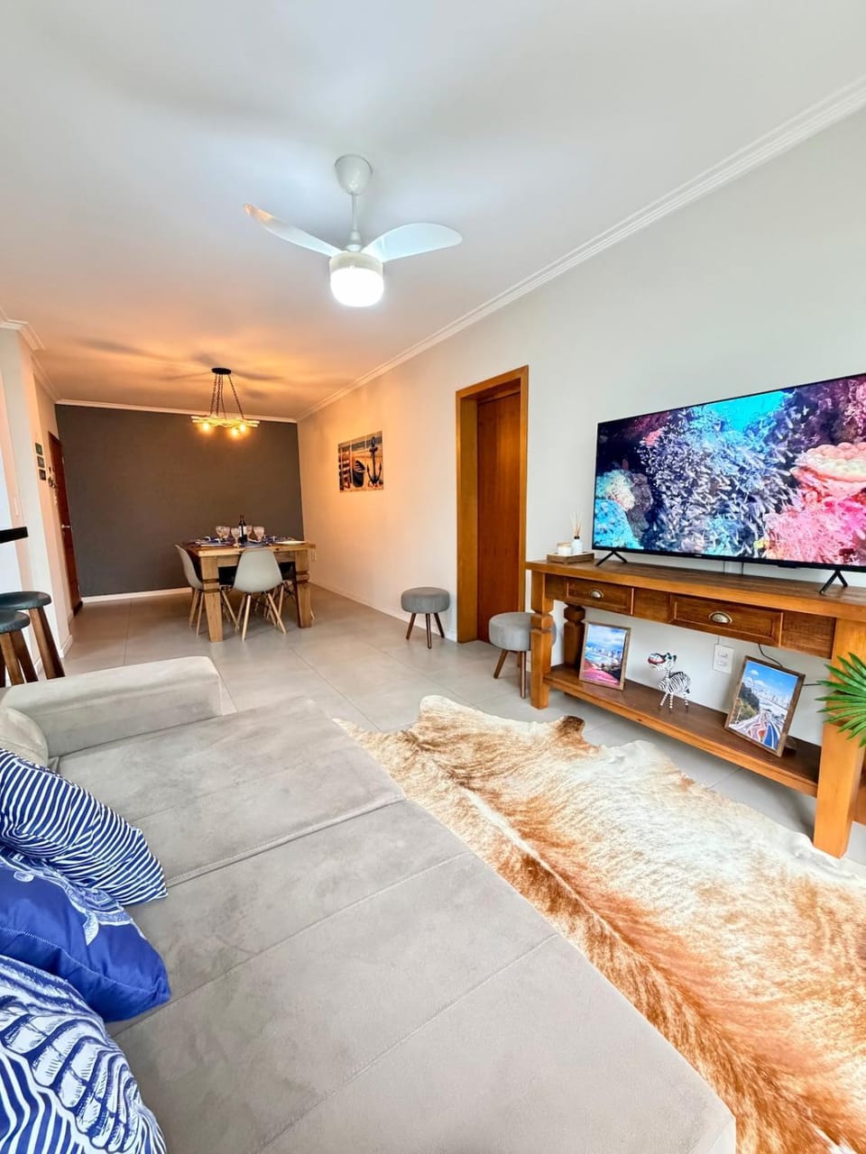 Communal lounge/ TV room, TV and multimedia, Living room, Seating area, internet