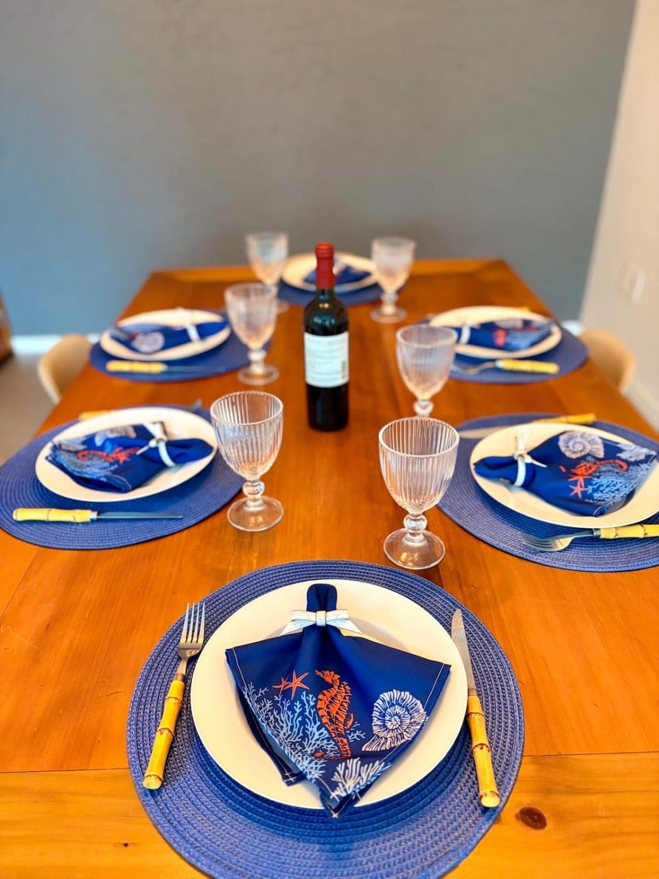 Decorative detail, Dining area, Dinner, internet