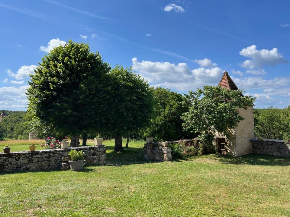 Charmante maison périgourdine avec piscine partagée et Wi-Fi - FR-1-616-418 House in Occitanie