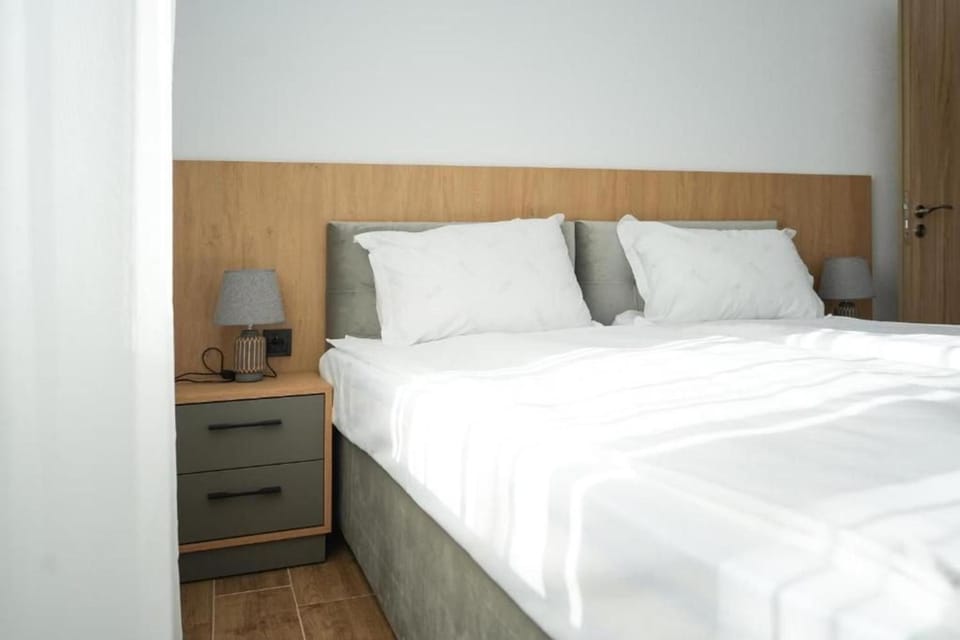 2 Bed Apt - Sleeps 4 Terrace & Pet Friendly Apartment in Blagoevgrad Province