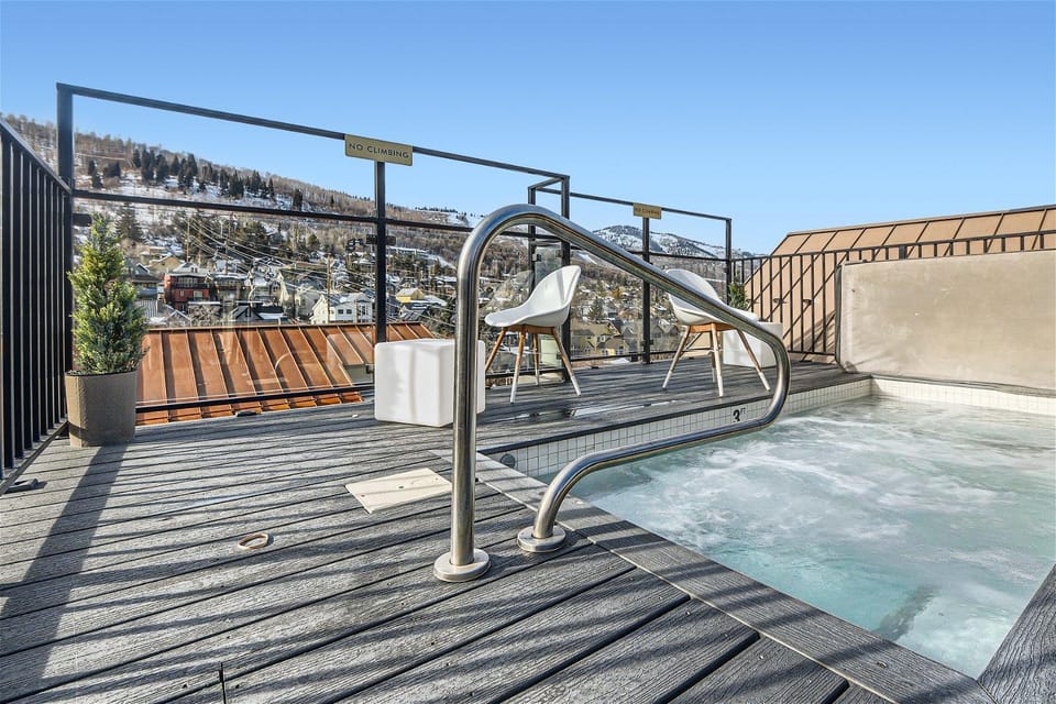 Walk to Main Street - Walk to Town Ski Lift Access, Hot Tub, Perfect Location! House in Park City