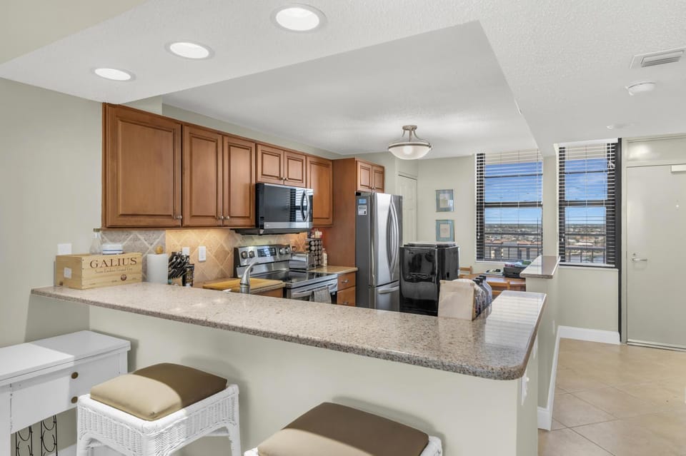 Beachfront 2 Bed 12th Floor I Updated Apartment in Marco Island