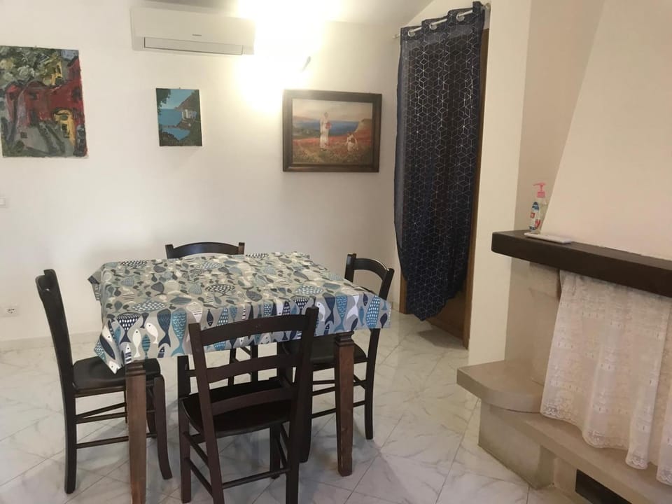 Living room, Seating area, Dining area, air conditioner