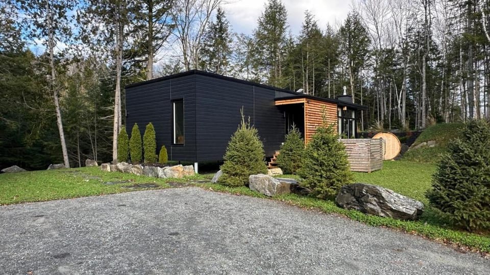 Scenic Bright - Sauna - Fire - 20 min Tremblant Chalet in Quebec