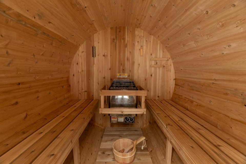 Scenic Bright - Sauna - Fire - 20 min Tremblant Chalet in Quebec
