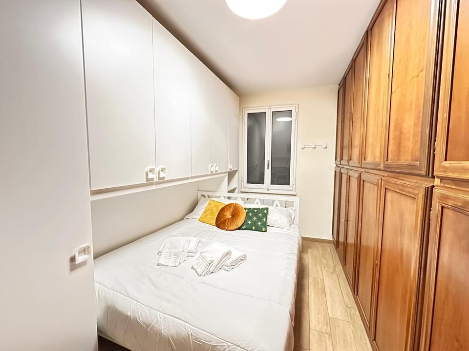 Bed, Photo of the whole room, Bedroom, towels, wardrobe