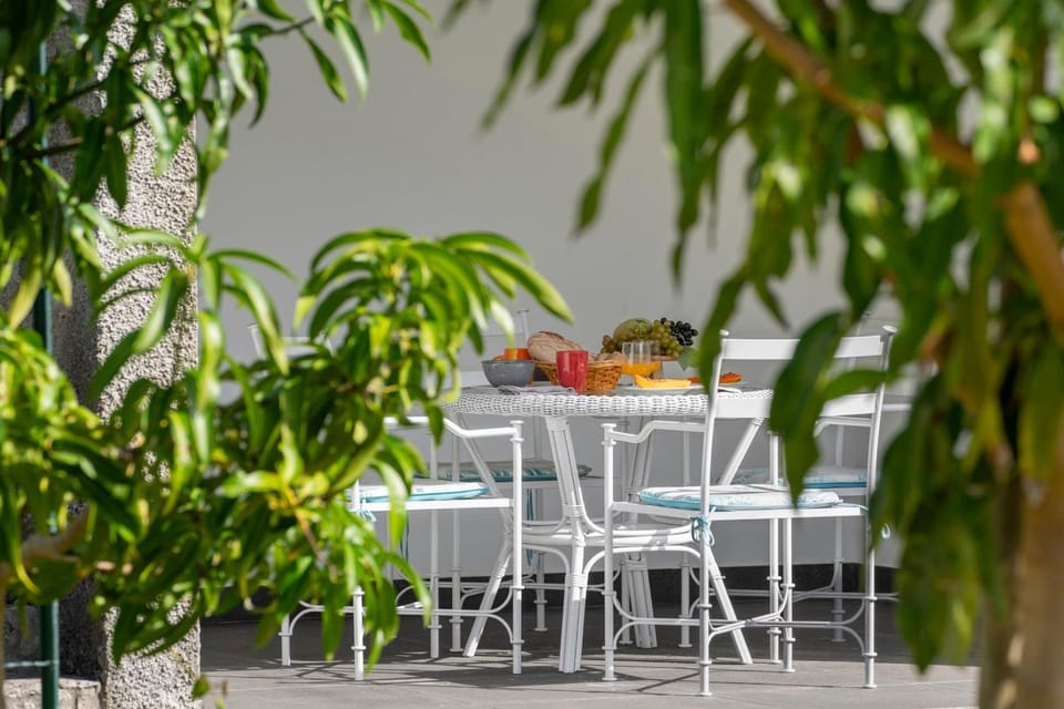 Day, Dining area
