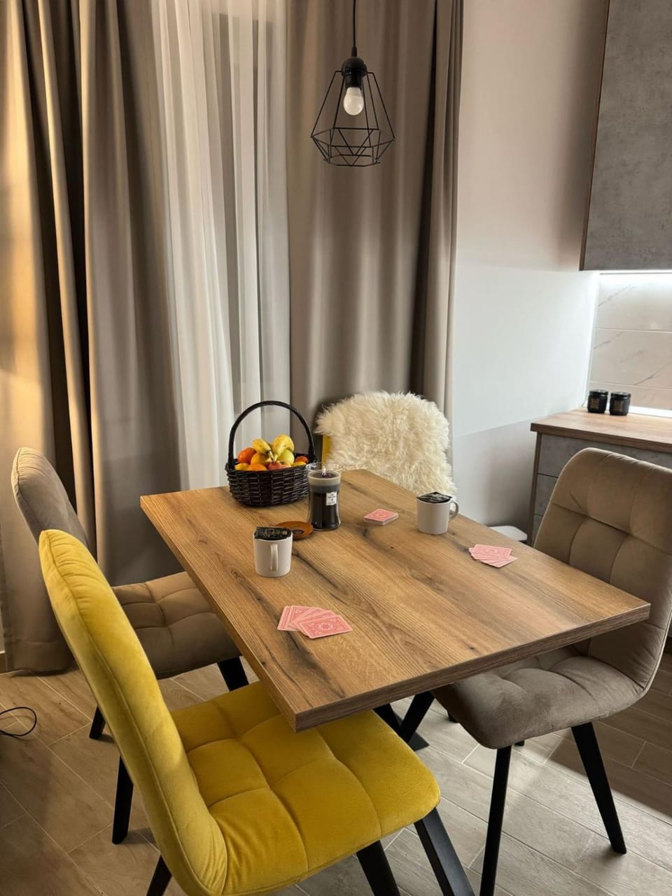Seating area, Dining area