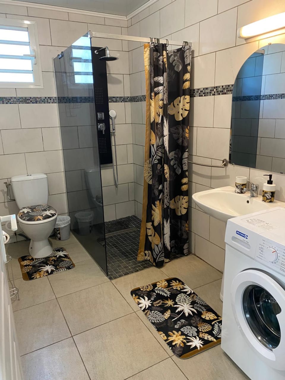 Shower, Toilet, Bathroom, washing machine