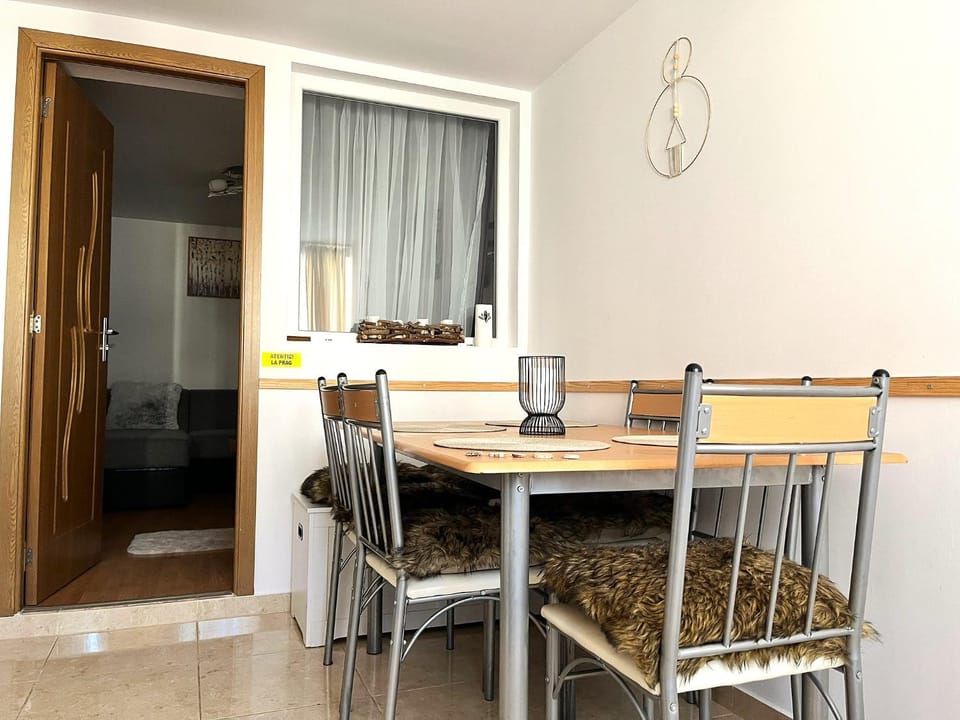 Coffee/tea facilities, Living room, Dining area, Family, Family, heating, kitchen