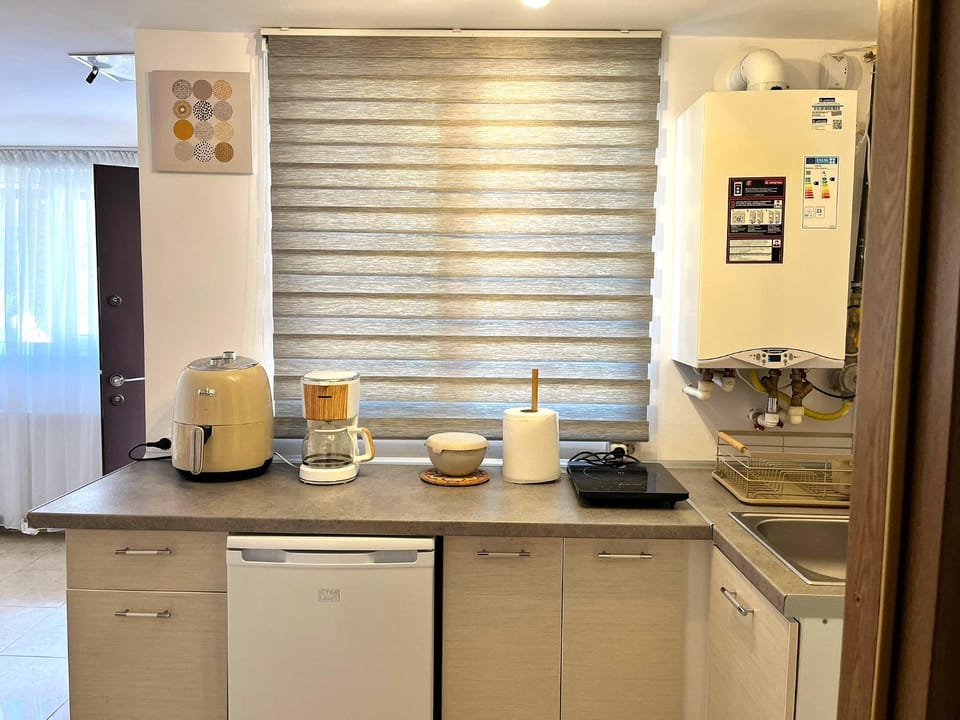 Coffee/tea facilities, Dining area, Dinner, heating, stove, kitchen