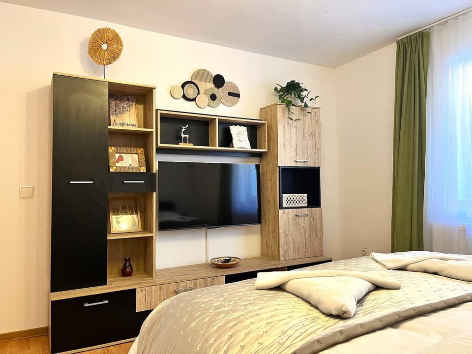 Bed, TV and multimedia, Decorative detail, Bedroom, heating, wardrobe