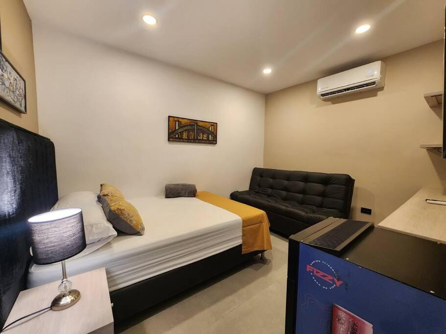 Loft 10, Suite Parque del Poblado 204 Apartment in Medellin