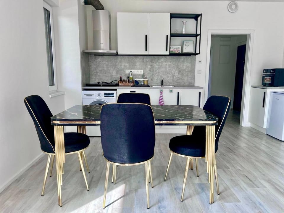 Kitchen or kitchenette, Living room, Seating area