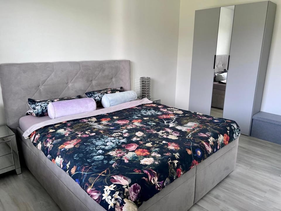 Bed, Bedroom, wardrobe