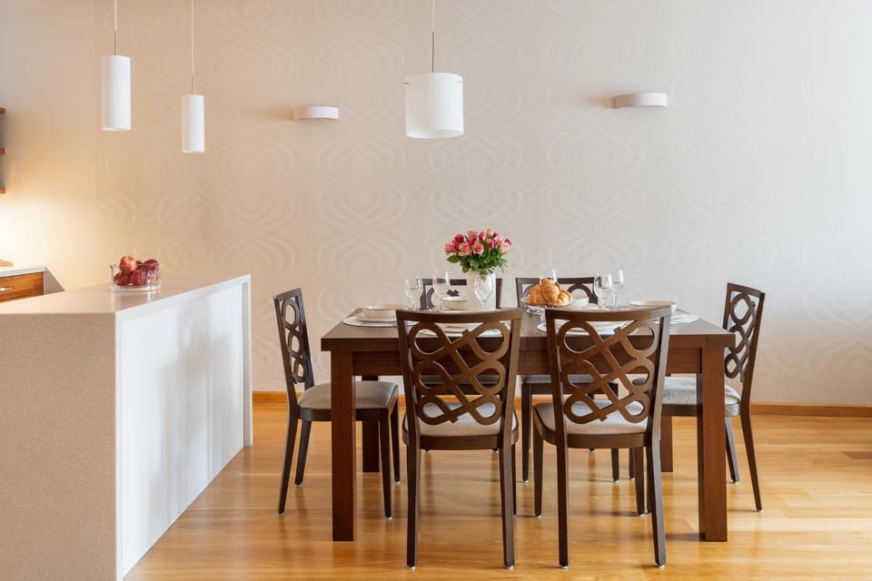 Living room, Food and drinks, Seating area, Dining area, Food, Meals