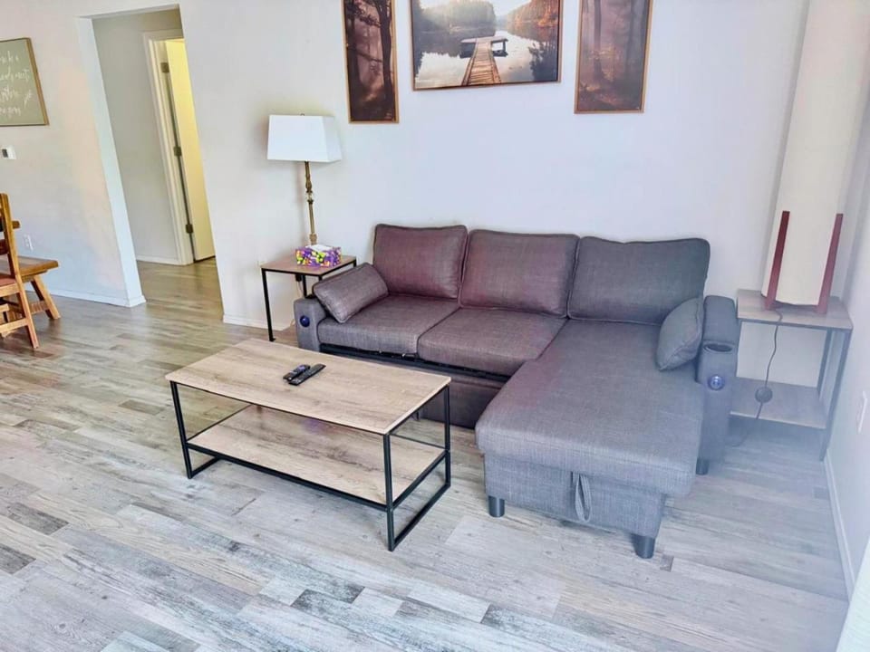 Vineyards Escape near The Strip and SDC Apartment in Branson