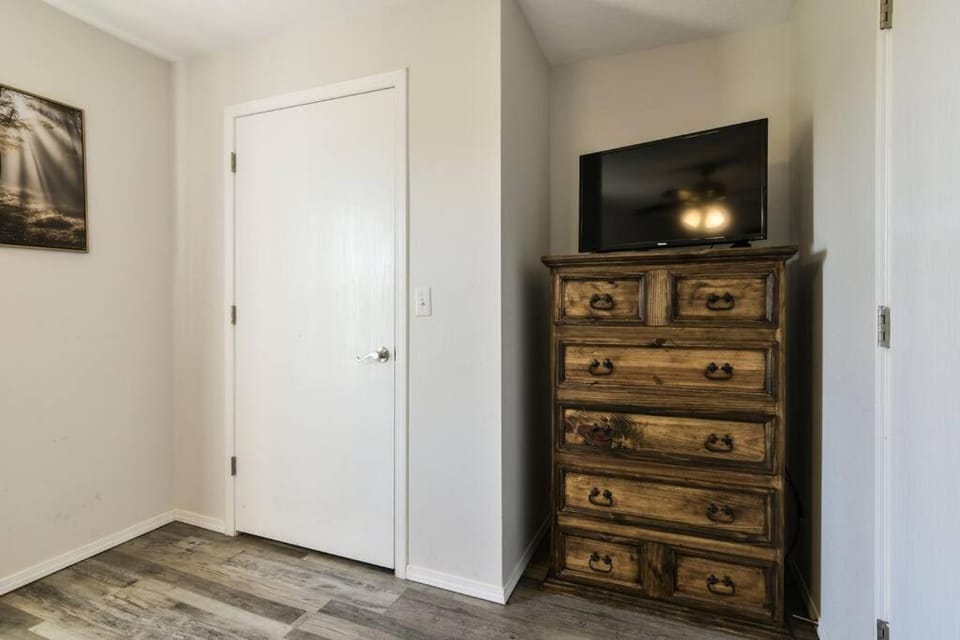 Vineyard Escape near The Strip and SDC! Apartment in Branson