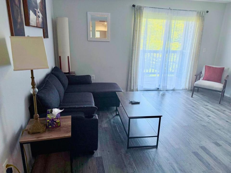 Vineyards Escape near The Strip and SDC Apartment in Branson