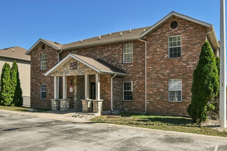 Vineyard Escape near The Strip and SDC! Apartment in Branson