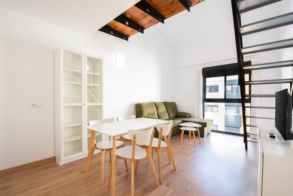 TV and multimedia, Living room, Seating area, Dining area