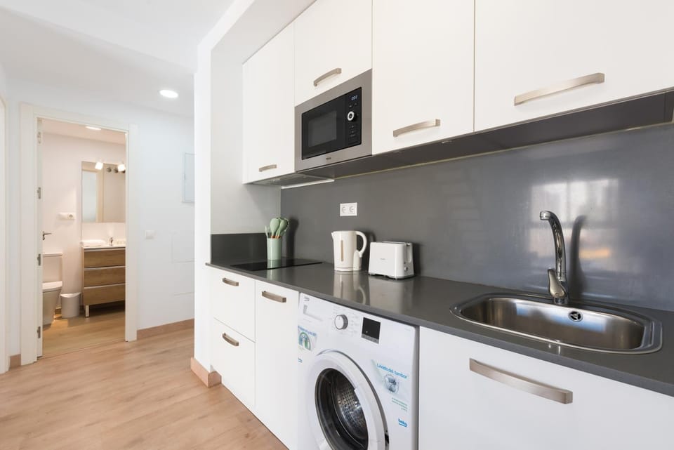 Kitchen or kitchenette, stove, washing machine