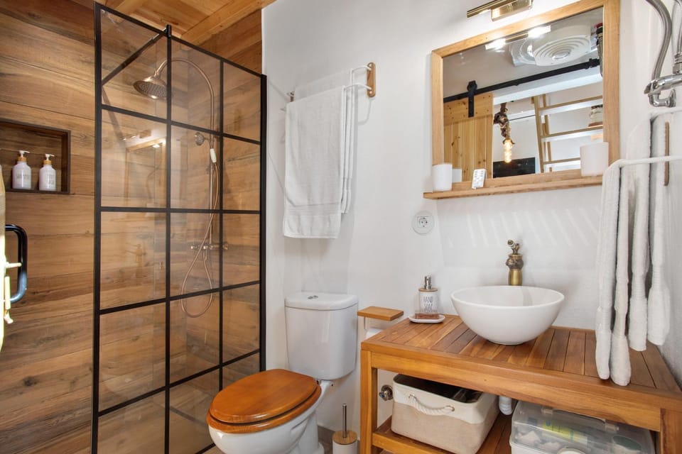 Bathroom, Living room