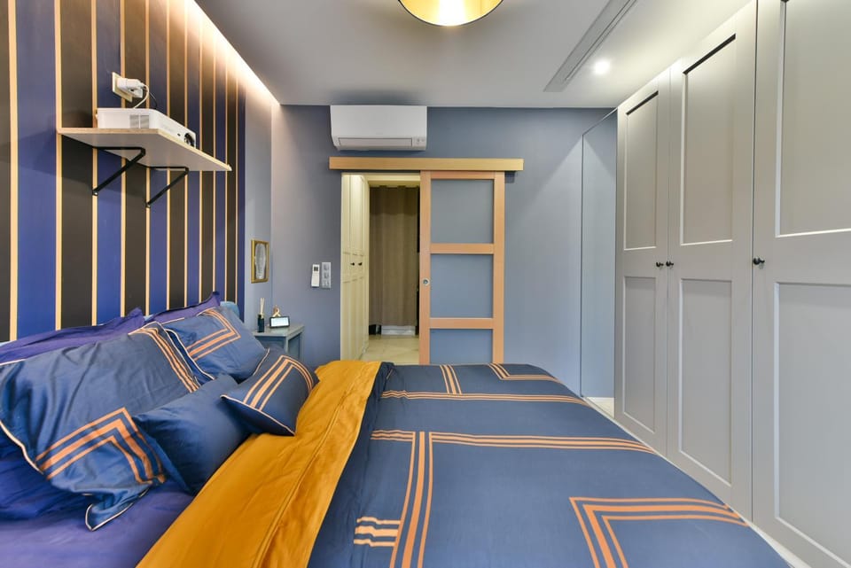 Photo of the whole room, Bedroom