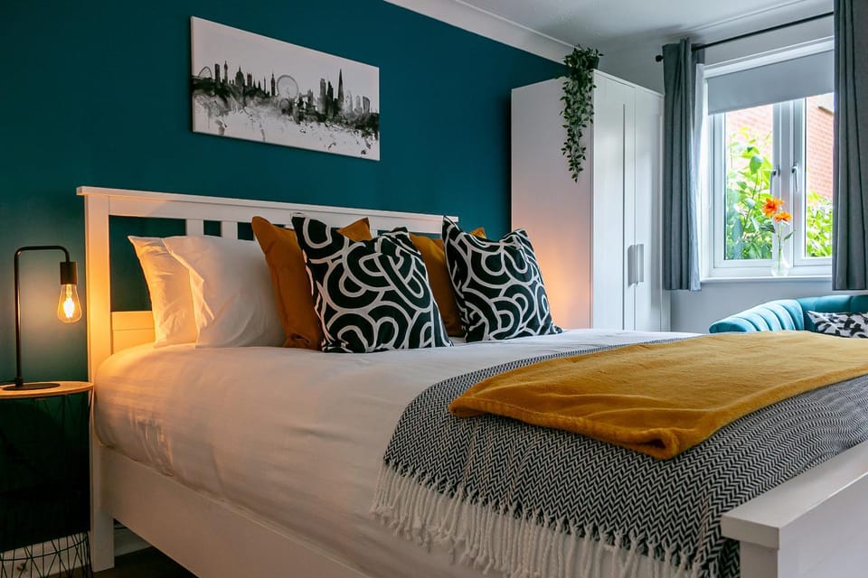 Perfect City Studio Apartment By Vesta Serviced Accommodation & Short Lets In Hatfield With Free parking & Free WiFi Apartment in Hatfield