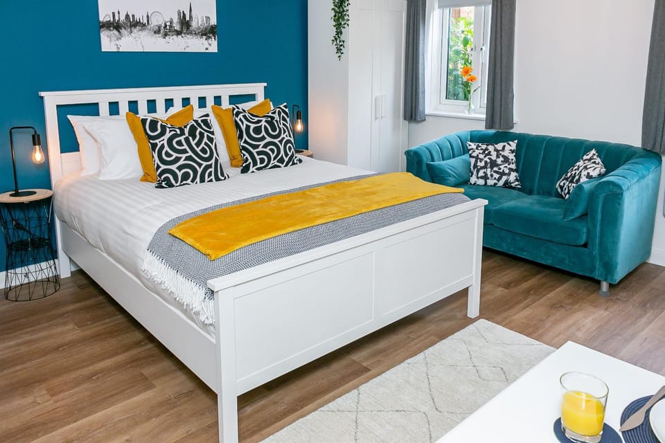 Perfect City Studio Apartment By Vesta Serviced Accommodation & Short Lets In Hatfield With Free parking & Free WiFi Apartment in Hatfield