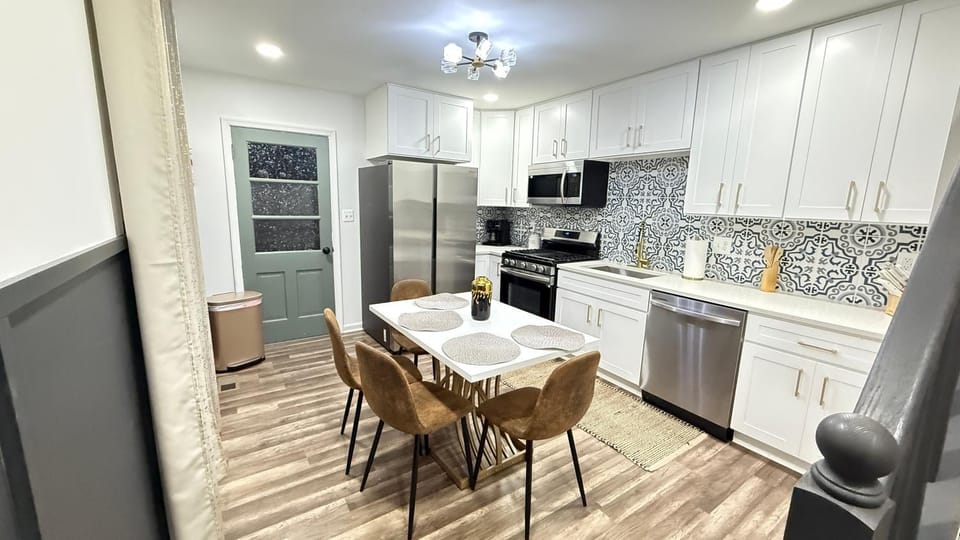 DC Edge stunning three-bedroom House House in District of Columbia